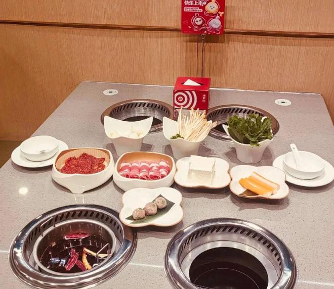海底捞门店也上“一人食”小火锅了！锅底16元、小份菜4 9元起……(图2)