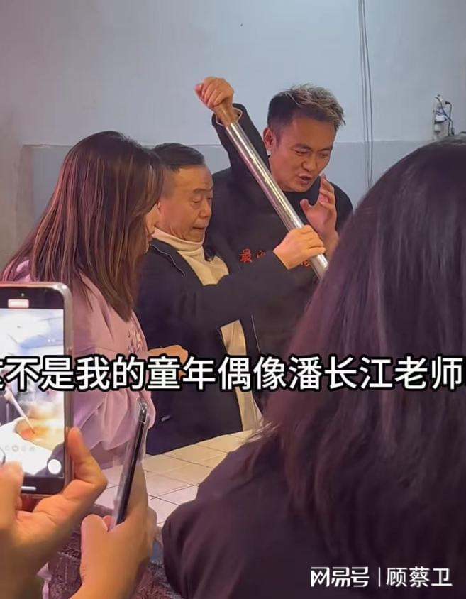 潘长江父女重庆串串火锅行：68岁潘长江辣到冒汗百元消费接地气(图4)