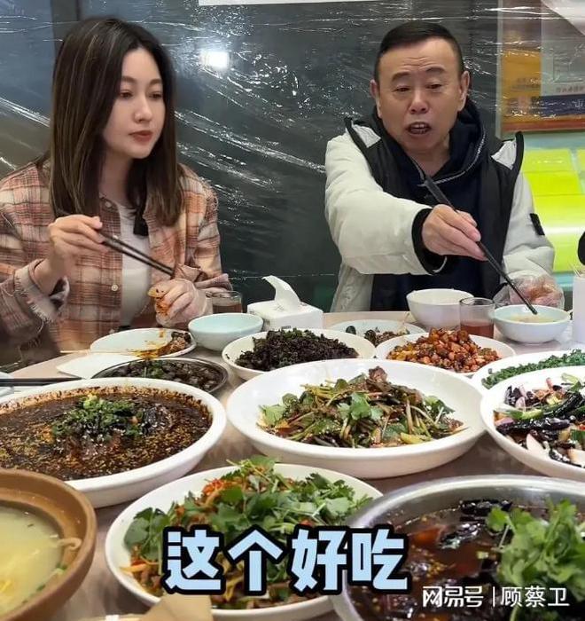 潘长江父女重庆串串火锅行：68岁潘长江辣到冒汗百元消费接地气(图7)