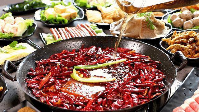 中国火锅：跨越千年的舌尖盛宴持续升温的美食传奇(图1)