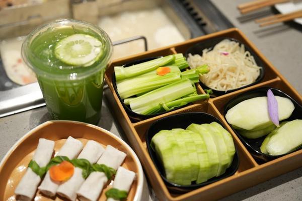 “食”尚焕新季 海底捞“食装秀”激活春日消费力(图3) “食”尚焕新季 海底捞“食装秀”激活春日消费力(图3)