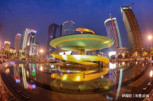 成都火锅之旅：麻辣美食吸引众多游客(图2)