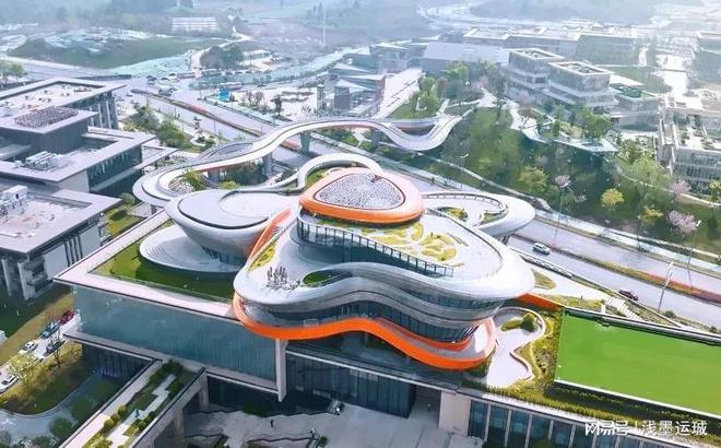 成都火锅之旅：麻辣美食吸引众多游客(图1)