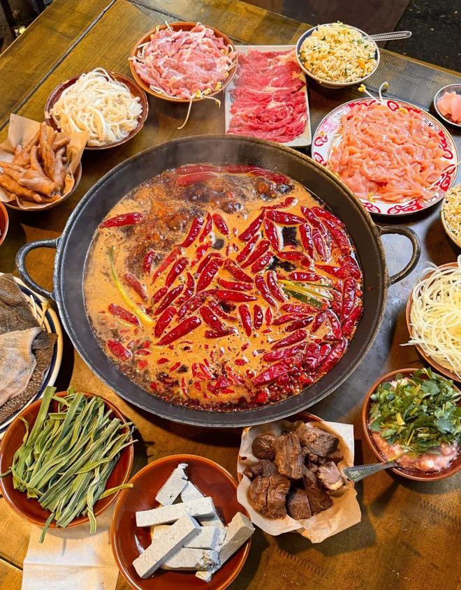 正宗四川火锅麻辣鲜香一次吃过瘾(图1)