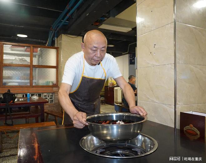 邂逅解放碑鲁祖庙 寻味地道重庆美食 邓莽子老火锅(图2)