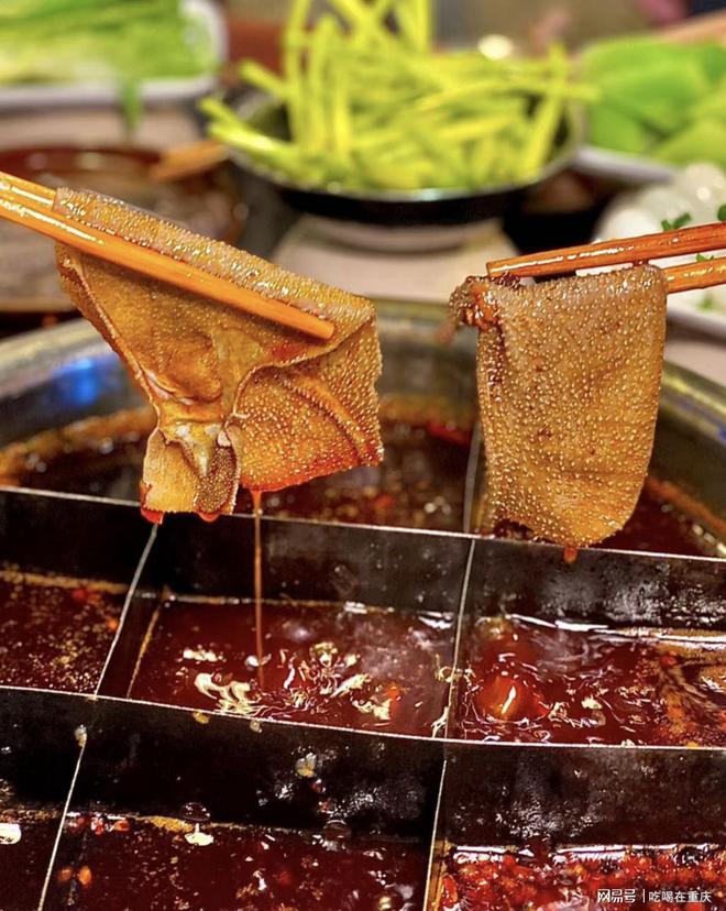 邂逅解放碑鲁祖庙 寻味地道重庆美食 邓莽子老火锅(图3)