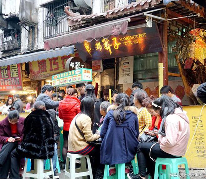 邂逅解放碑鲁祖庙 寻味地道重庆美食 邓莽子老火锅(图6)